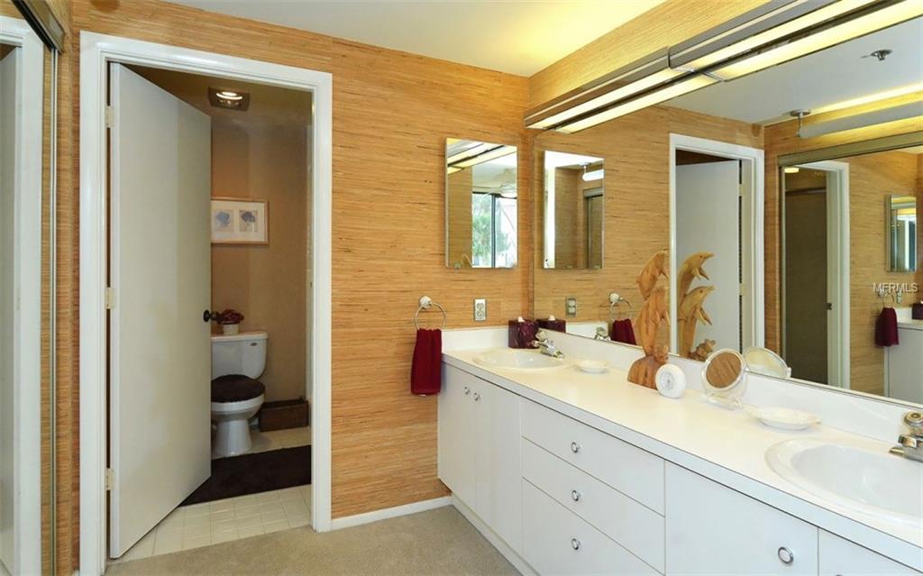 1930 HARBOURSIDE DRIVE, LONGBOAT KEY, Florida 34228, 2 Bedrooms Bedrooms, 4 Rooms Rooms,2 BathroomsBathrooms,Residential,For sale,HARBOURSIDE,A4196719