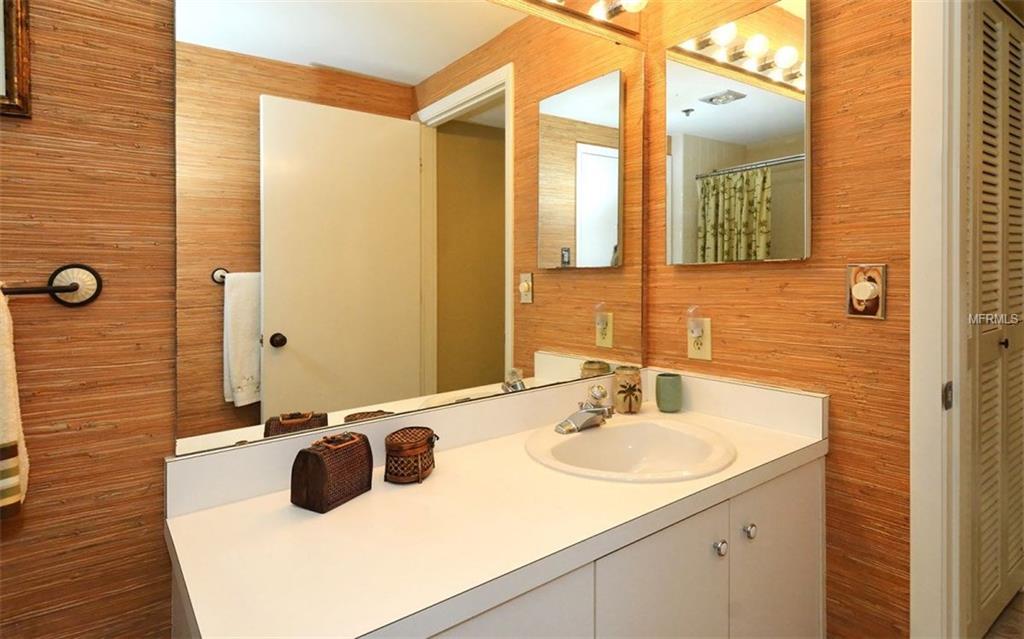 1930 HARBOURSIDE DRIVE, LONGBOAT KEY, Florida 34228, 2 Bedrooms Bedrooms, 4 Rooms Rooms,2 BathroomsBathrooms,Residential,For sale,HARBOURSIDE,A4196719