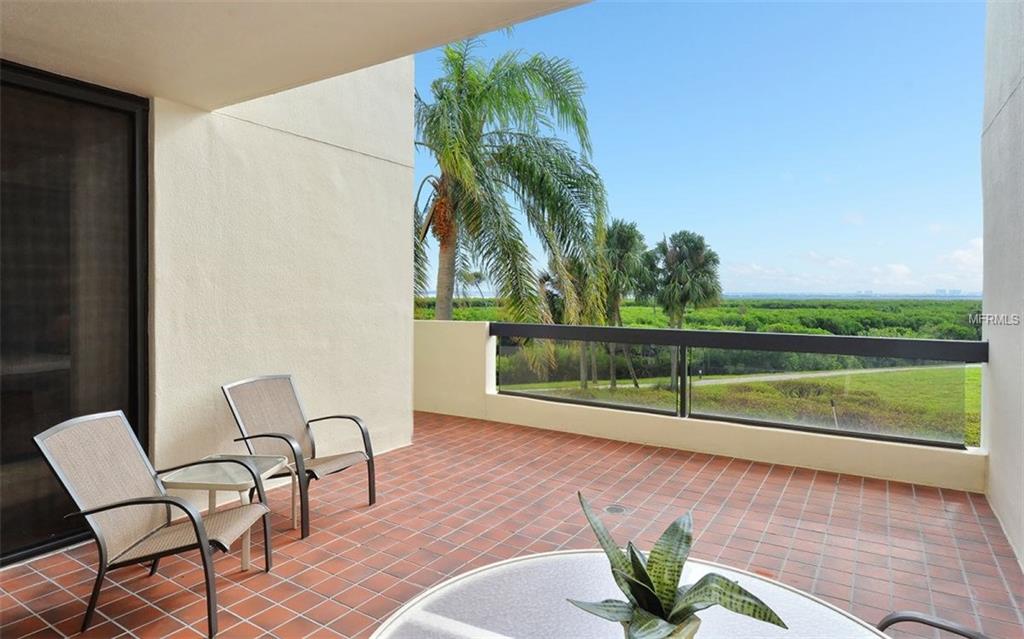 1930 HARBOURSIDE DRIVE, LONGBOAT KEY, Florida 34228, 2 Bedrooms Bedrooms, 4 Rooms Rooms,2 BathroomsBathrooms,Residential,For sale,HARBOURSIDE,A4196719