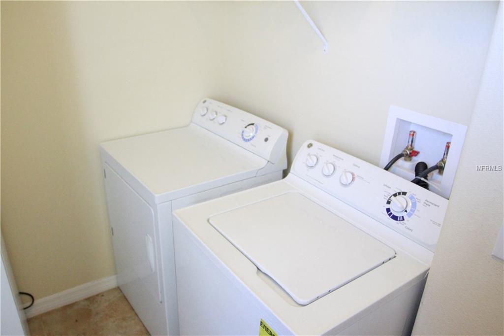 2037 LYNAH AVENUE, APOPKA, Florida 32703, 4 Bedrooms Bedrooms, 3 Rooms Rooms,3 BathroomsBathrooms,Residential,For sale,LYNAH,O5561163