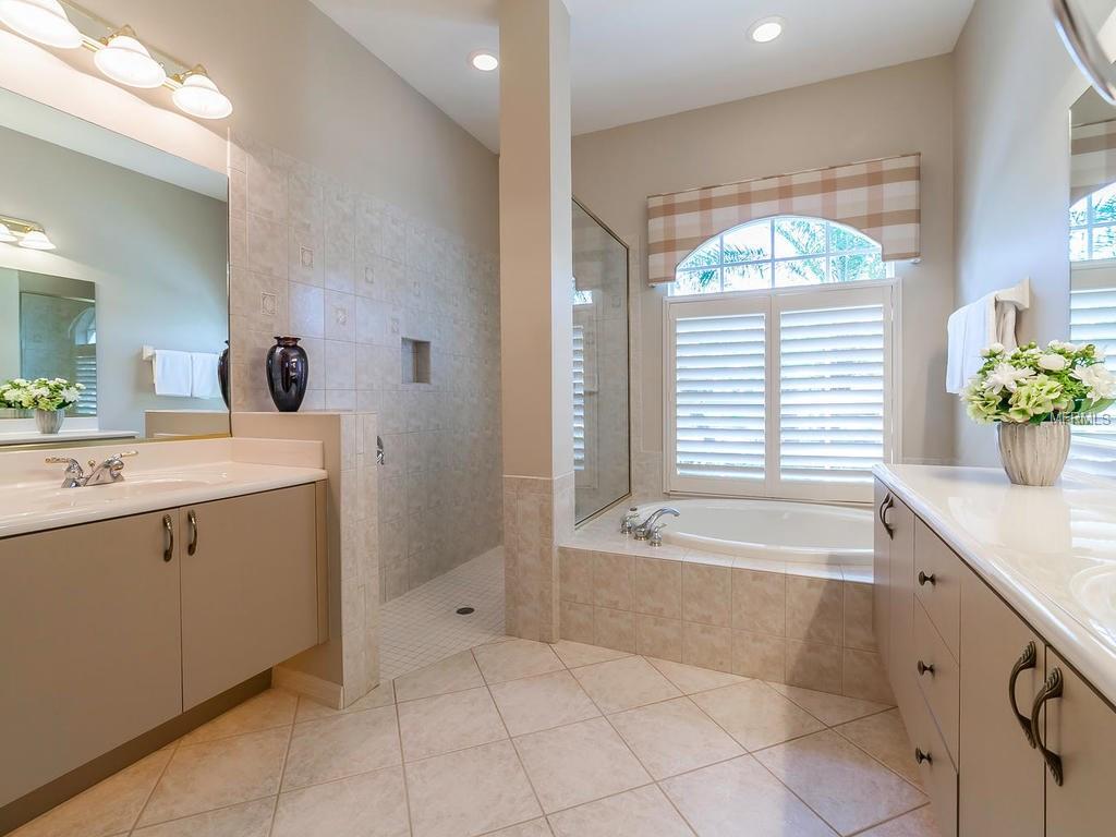 953 CHICKADEE DRIVE, VENICE, Florida 34285, 3 Bedrooms Bedrooms, 8 Rooms Rooms,3 BathroomsBathrooms,Residential,For sale,CHICKADEE,N5916369