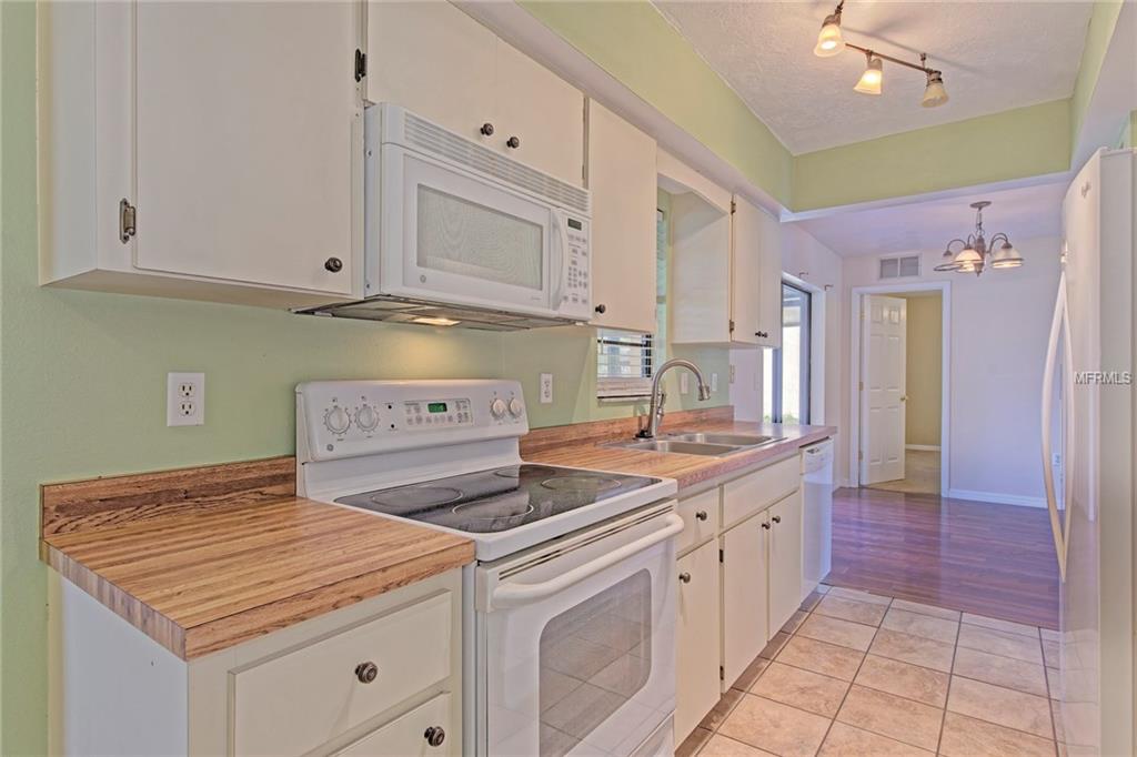 819 44TH AVENUE E, ELLENTON, Florida 34222, 2 Bedrooms Bedrooms, 6 Rooms Rooms,2 BathroomsBathrooms,Residential,For sale,44TH,A4209869