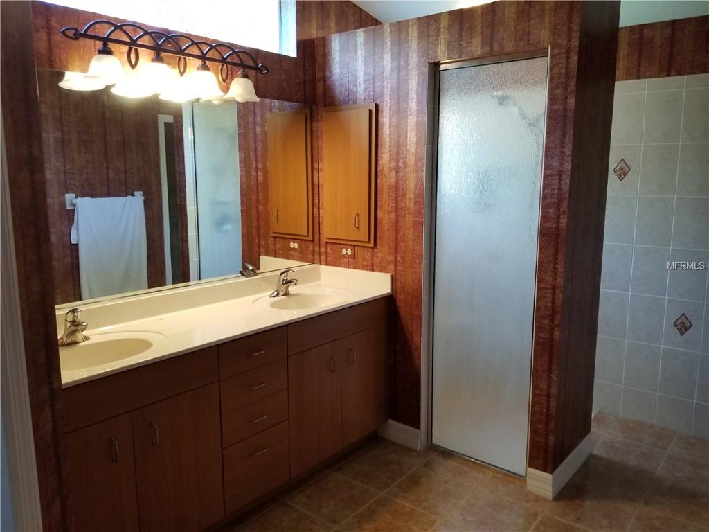 197 VALENCIA LAKES DRIVE, VENICE, Florida 34292, 3 Bedrooms Bedrooms, 6 Rooms Rooms,3 BathroomsBathrooms,Residential,For sale,VALENCIA LAKES,N5915142