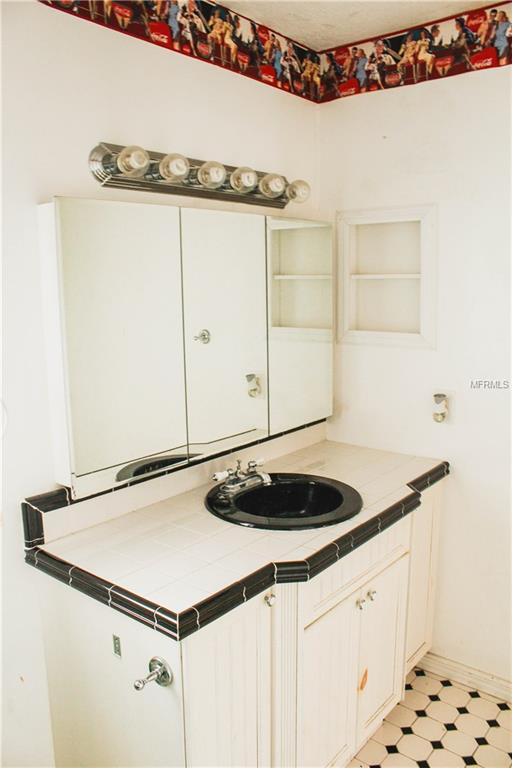 1703 ORANGE HILL DRIVE, BRANDON, Florida 33510, 3 Bedrooms Bedrooms, 9 Rooms Rooms,3 BathroomsBathrooms,Residential,For sale,ORANGE HILL,L4725464