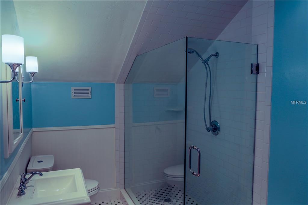 1224 CHERRY STREET NE, ST PETERSBURG, Florida 33701, 3 Bedrooms Bedrooms, 7 Rooms Rooms,3 BathroomsBathrooms,Residential,For sale,CHERRY,T2928189