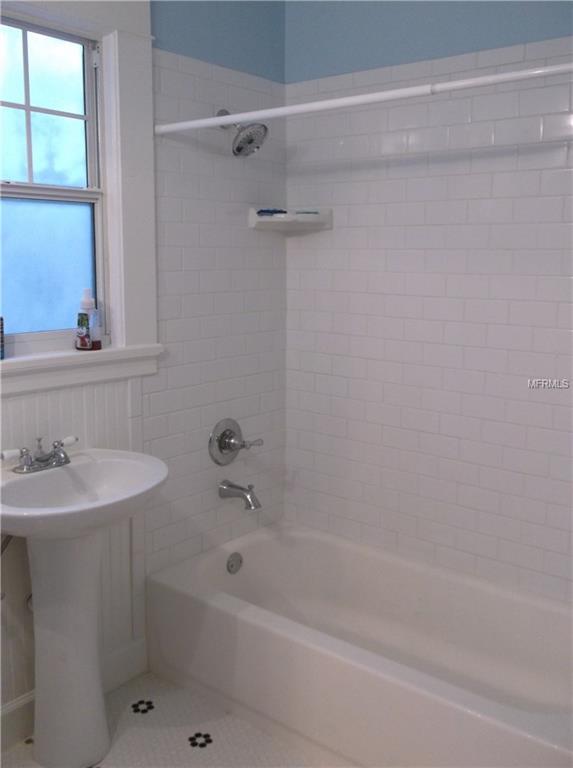 1224 CHERRY STREET NE, ST PETERSBURG, Florida 33701, 3 Bedrooms Bedrooms, 7 Rooms Rooms,3 BathroomsBathrooms,Residential,For sale,CHERRY,T2928189