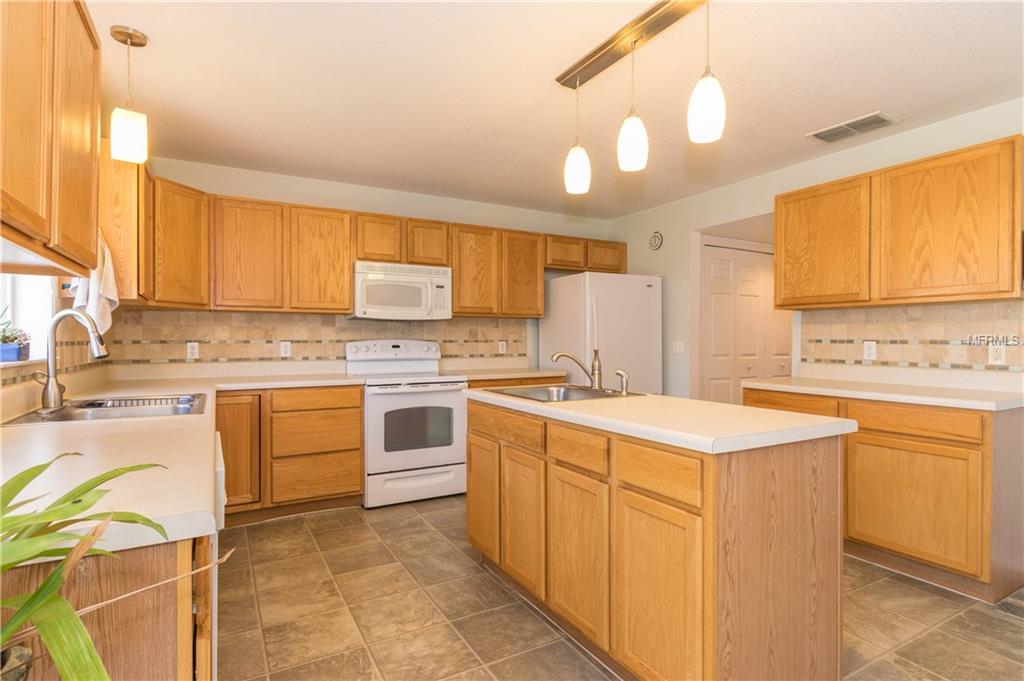 333 FISH HAWK DRIVE, WINTER HAVEN, Florida 33884, 6 Bedrooms Bedrooms, 11 Rooms Rooms,4 BathroomsBathrooms,Residential,For sale,FISH HAWK,P4718031