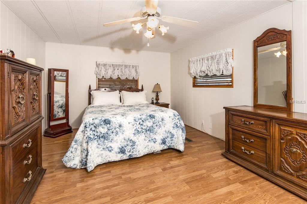 34440 OAK AVE, LEESBURG, Florida 34788, 2 Bedrooms Bedrooms, 6 Rooms Rooms,2 BathroomsBathrooms,Residential,For sale,OAK AVE,G4851558