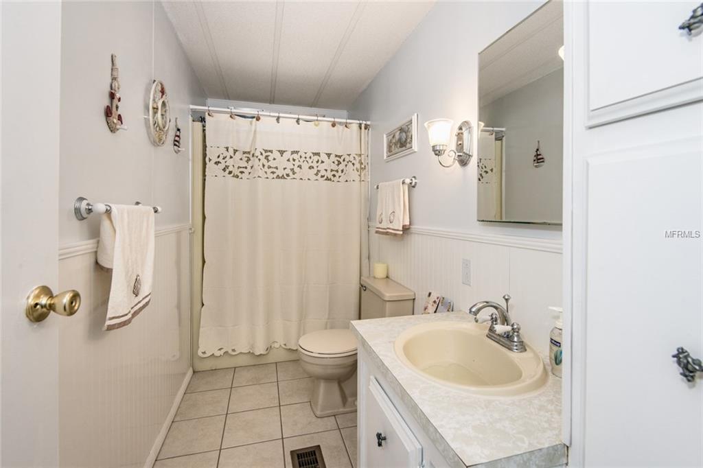 34440 OAK AVE, LEESBURG, Florida 34788, 2 Bedrooms Bedrooms, 6 Rooms Rooms,2 BathroomsBathrooms,Residential,For sale,OAK AVE,G4851558