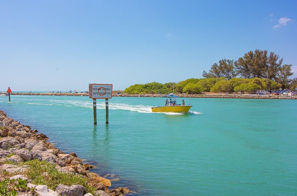 200 THE ESPLANADE N, VENICE, Florida 34285, 2 Bedrooms Bedrooms, 5 Rooms Rooms,2 BathroomsBathrooms,Residential,For sale,THE ESPLANADE,A4187821