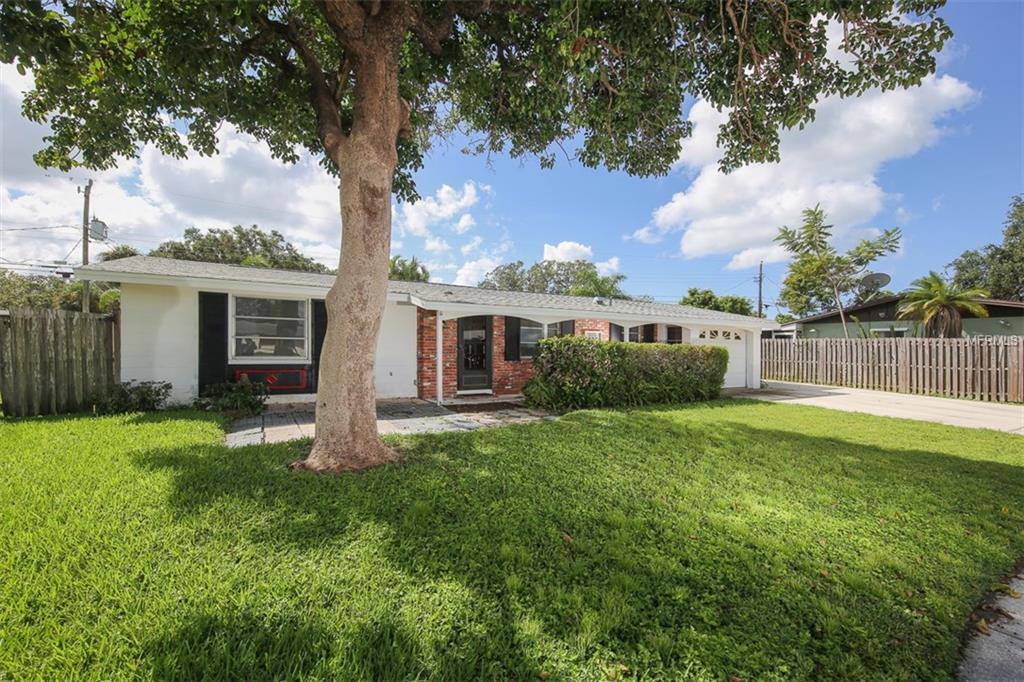 6653 COLONIAL DRIVE, SARASOTA, Florida 34231, 2 Bedrooms Bedrooms, 7 Rooms Rooms,2 BathroomsBathrooms,Residential,For sale,COLONIAL,A4196815