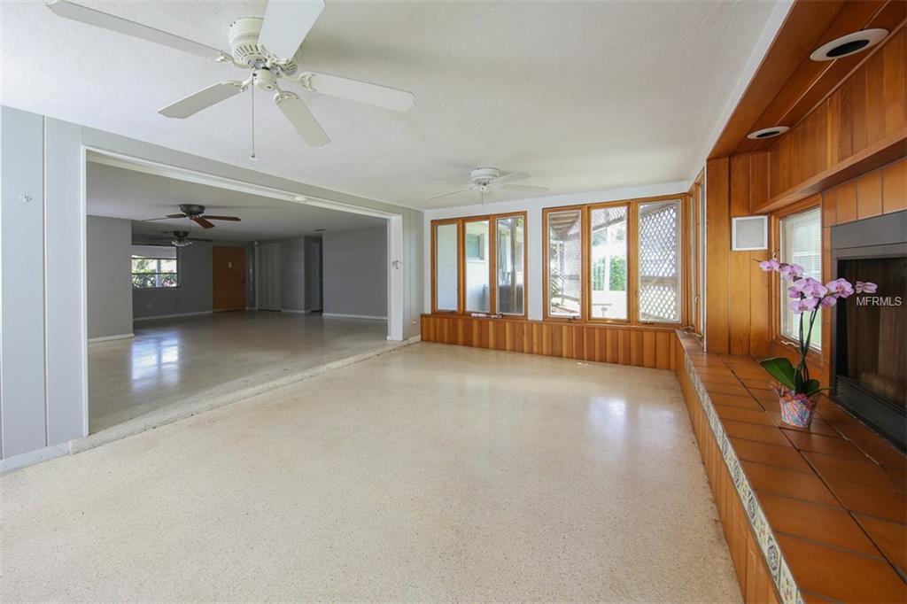 6653 COLONIAL DRIVE, SARASOTA, Florida 34231, 2 Bedrooms Bedrooms, 7 Rooms Rooms,2 BathroomsBathrooms,Residential,For sale,COLONIAL,A4196815