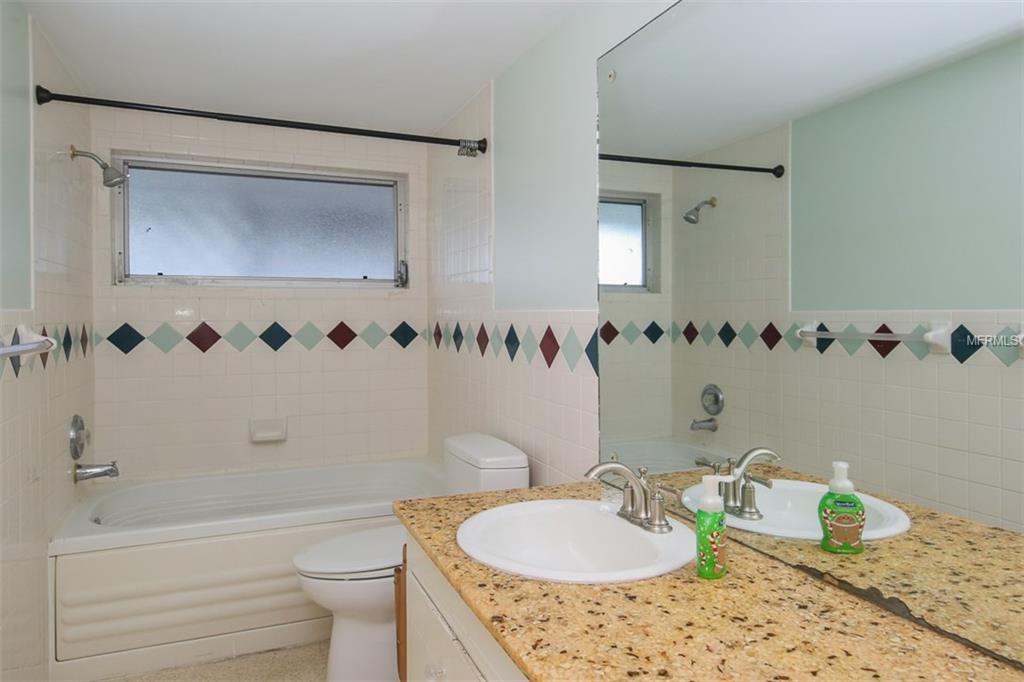 6653 COLONIAL DRIVE, SARASOTA, Florida 34231, 2 Bedrooms Bedrooms, 7 Rooms Rooms,2 BathroomsBathrooms,Residential,For sale,COLONIAL,A4196815