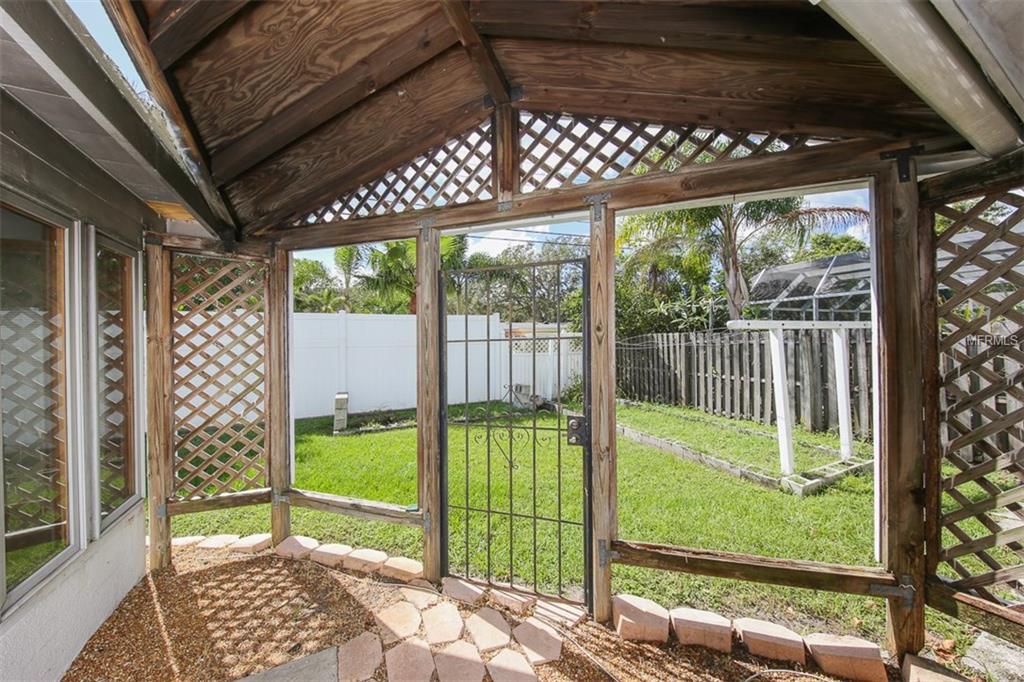 6653 COLONIAL DRIVE, SARASOTA, Florida 34231, 2 Bedrooms Bedrooms, 7 Rooms Rooms,2 BathroomsBathrooms,Residential,For sale,COLONIAL,A4196815
