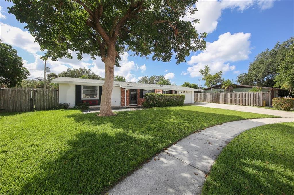 6653 COLONIAL DRIVE, SARASOTA, Florida 34231, 2 Bedrooms Bedrooms, 7 Rooms Rooms,2 BathroomsBathrooms,Residential,For sale,COLONIAL,A4196815