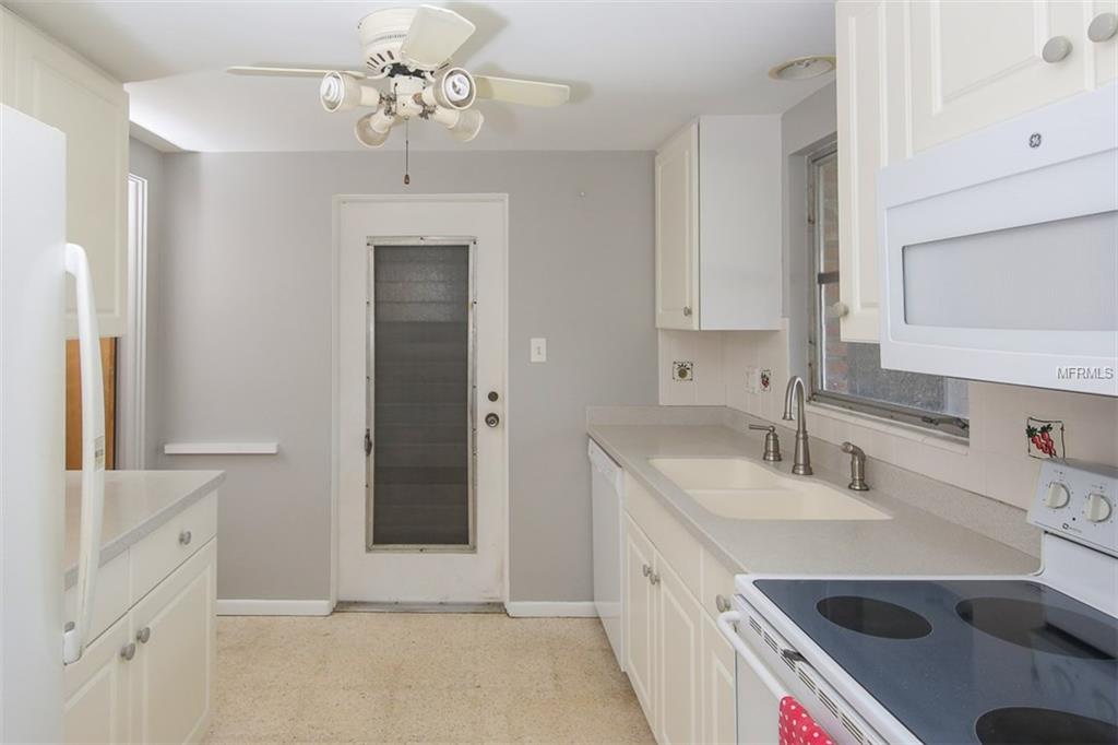 6653 COLONIAL DRIVE, SARASOTA, Florida 34231, 2 Bedrooms Bedrooms, 7 Rooms Rooms,2 BathroomsBathrooms,Residential,For sale,COLONIAL,A4196815