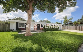 6653 COLONIAL DRIVE, SARASOTA, Florida 34231, 2 Bedrooms Bedrooms, 7 Rooms Rooms,2 BathroomsBathrooms,Residential,For sale,COLONIAL,A4196815