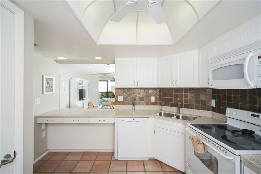 2045 GULF OF MEXICO DRIVE, LONGBOAT KEY, Florida 34228, 2 Bedrooms Bedrooms, 5 Rooms Rooms,2 BathroomsBathrooms,Residential,For sale,GULF OF MEXICO,A4209406