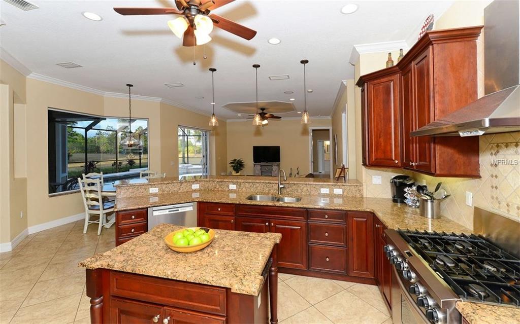 20507 69TH AVENUE E, BRADENTON, Florida 34211, 6 Bedrooms Bedrooms, 14 Rooms Rooms,4 BathroomsBathrooms,Residential,For sale,69TH,A4207240