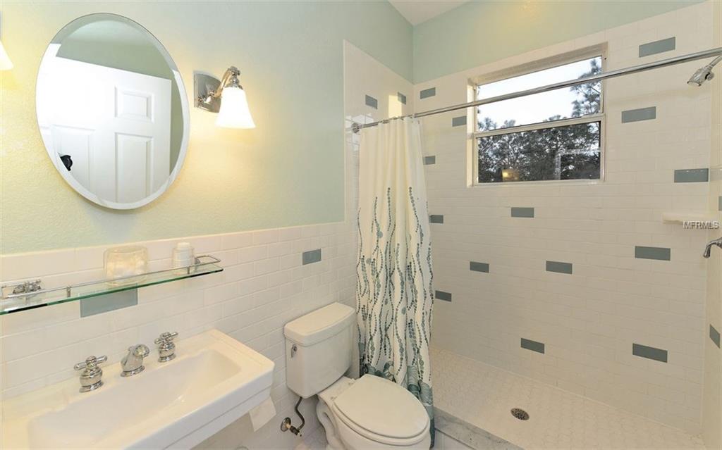 20507 69TH AVENUE E, BRADENTON, Florida 34211, 6 Bedrooms Bedrooms, 14 Rooms Rooms,4 BathroomsBathrooms,Residential,For sale,69TH,A4207240