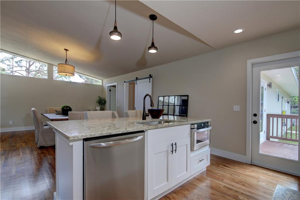 7200 2ND AVENUE S, ST PETERSBURG, Florida 33707, 4 Bedrooms Bedrooms, 8 Rooms Rooms,3 BathroomsBathrooms,Residential,For sale,2ND,U7847462