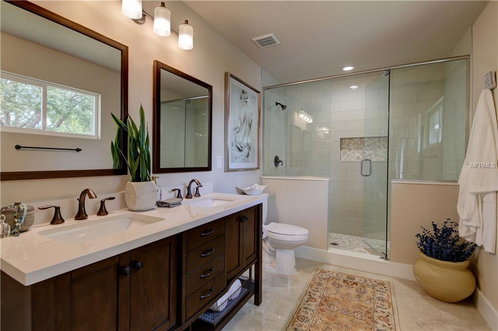 7200 2ND AVENUE S, ST PETERSBURG, Florida 33707, 4 Bedrooms Bedrooms, 8 Rooms Rooms,3 BathroomsBathrooms,Residential,For sale,2ND,U7847462