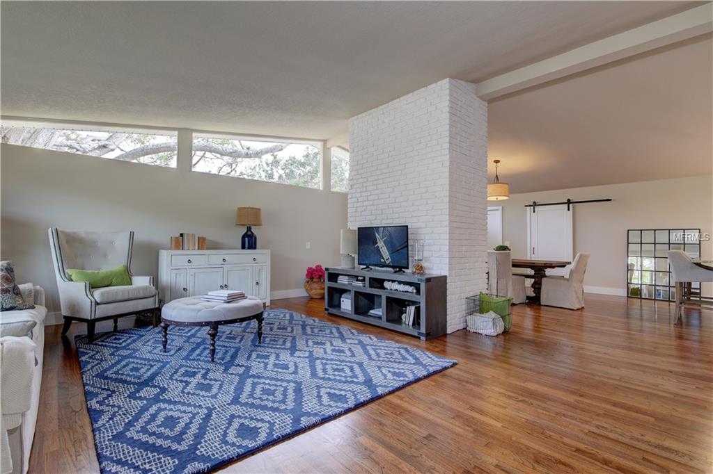 7200 2ND AVENUE S, ST PETERSBURG, Florida 33707, 4 Bedrooms Bedrooms, 8 Rooms Rooms,3 BathroomsBathrooms,Residential,For sale,2ND,U7847462