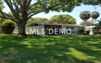 7200 2ND AVENUE S, ST PETERSBURG, Florida 33707, 4 Bedrooms Bedrooms, 8 Rooms Rooms,3 BathroomsBathrooms,Residential,For sale,2ND,U7847462