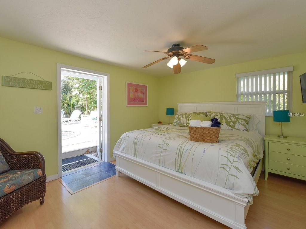 2206 AVENUE C, BRADENTON BEACH, Florida 34217, 3 Bedrooms Bedrooms, 7 Rooms Rooms,2 BathroomsBathrooms,Residential,For sale,AVENUE C,A4210099