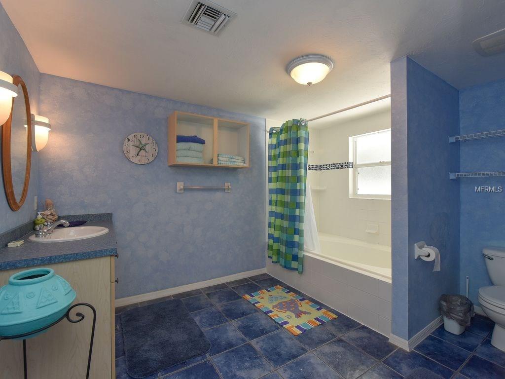 2206 AVENUE C, BRADENTON BEACH, Florida 34217, 3 Bedrooms Bedrooms, 7 Rooms Rooms,2 BathroomsBathrooms,Residential,For sale,AVENUE C,A4210099