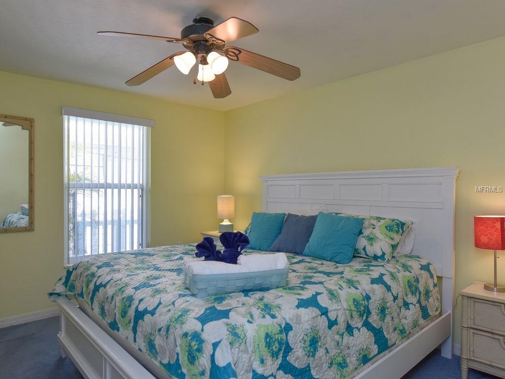 2206 AVENUE C, BRADENTON BEACH, Florida 34217, 3 Bedrooms Bedrooms, 7 Rooms Rooms,2 BathroomsBathrooms,Residential,For sale,AVENUE C,A4210099