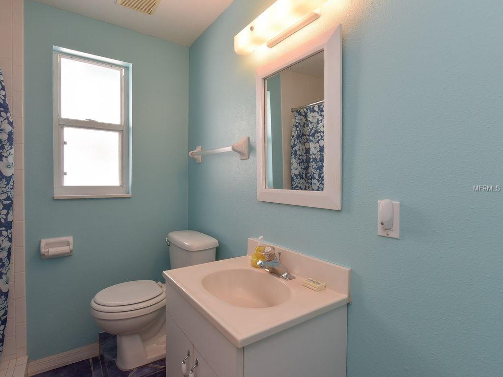 2206 AVENUE C, BRADENTON BEACH, Florida 34217, 3 Bedrooms Bedrooms, 7 Rooms Rooms,2 BathroomsBathrooms,Residential,For sale,AVENUE C,A4210099