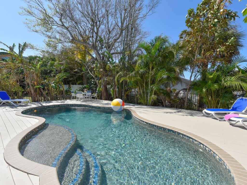 2206 AVENUE C, BRADENTON BEACH, Florida 34217, 3 Bedrooms Bedrooms, 7 Rooms Rooms,2 BathroomsBathrooms,Residential,For sale,AVENUE C,A4210099