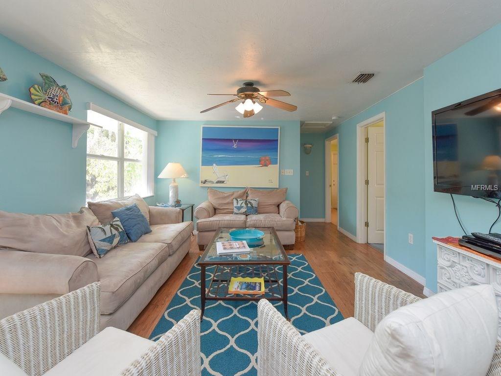 2206 AVENUE C, BRADENTON BEACH, Florida 34217, 3 Bedrooms Bedrooms, 7 Rooms Rooms,2 BathroomsBathrooms,Residential,For sale,AVENUE C,A4210099