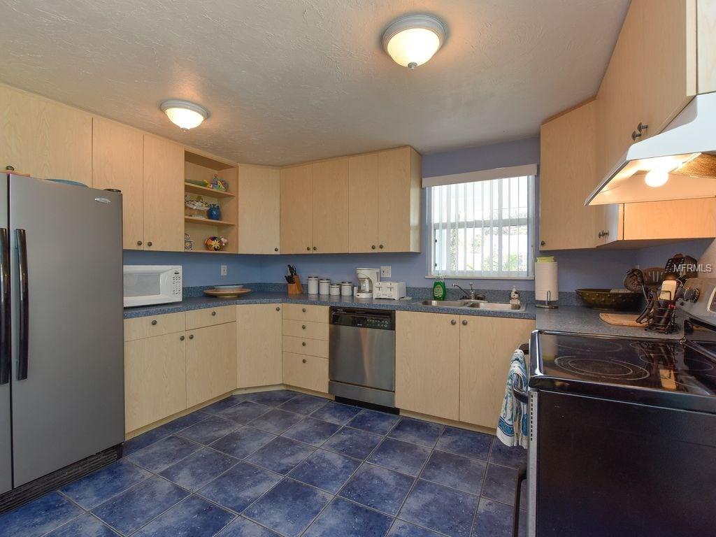 2206 AVENUE C, BRADENTON BEACH, Florida 34217, 3 Bedrooms Bedrooms, 7 Rooms Rooms,2 BathroomsBathrooms,Residential,For sale,AVENUE C,A4210099