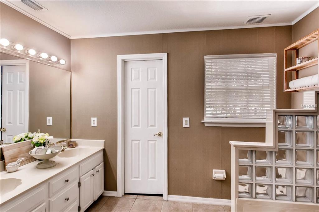 7220 BAY CLUB WAY, ORLANDO, Florida 32835, 3 Bedrooms Bedrooms, 7 Rooms Rooms,2 BathroomsBathrooms,Residential,For sale,BAY CLUB,O5529858