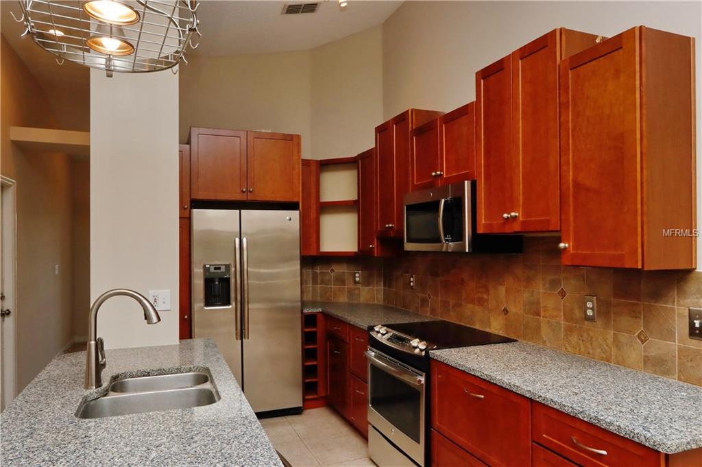 7132 40TH LANE E, SARASOTA, Florida 34243, 4 Bedrooms Bedrooms, 3 Rooms Rooms,2 BathroomsBathrooms,Residential,For sale,40TH,T2914644