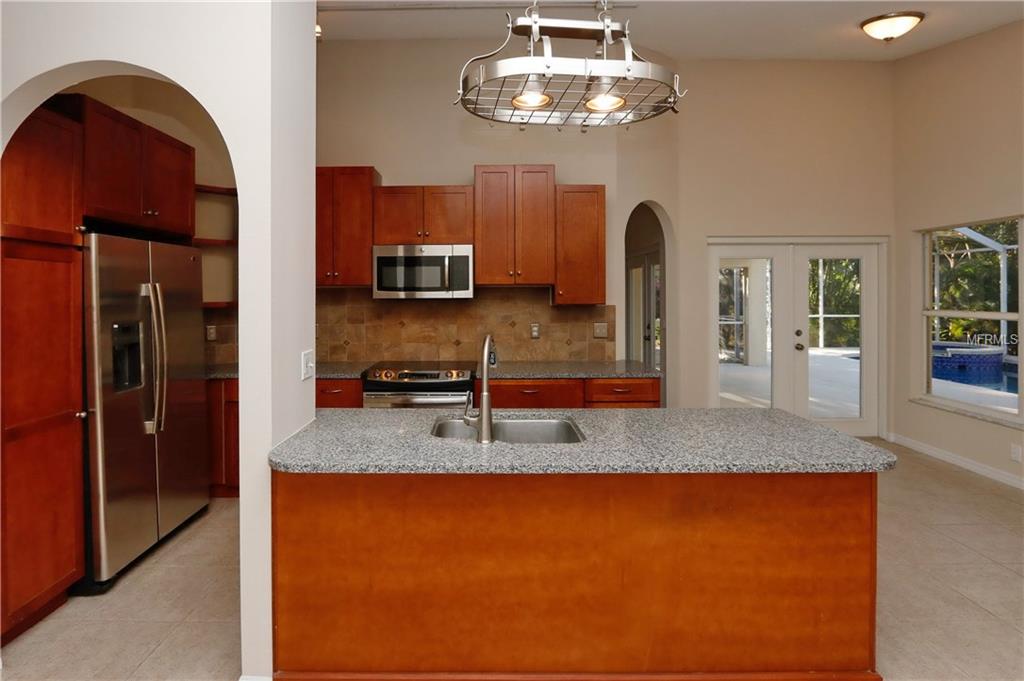 7132 40TH LANE E, SARASOTA, Florida 34243, 4 Bedrooms Bedrooms, 3 Rooms Rooms,2 BathroomsBathrooms,Residential,For sale,40TH,T2914644