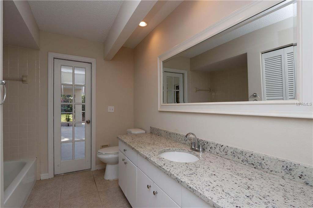 7132 40TH LANE E, SARASOTA, Florida 34243, 4 Bedrooms Bedrooms, 3 Rooms Rooms,2 BathroomsBathrooms,Residential,For sale,40TH,T2914644