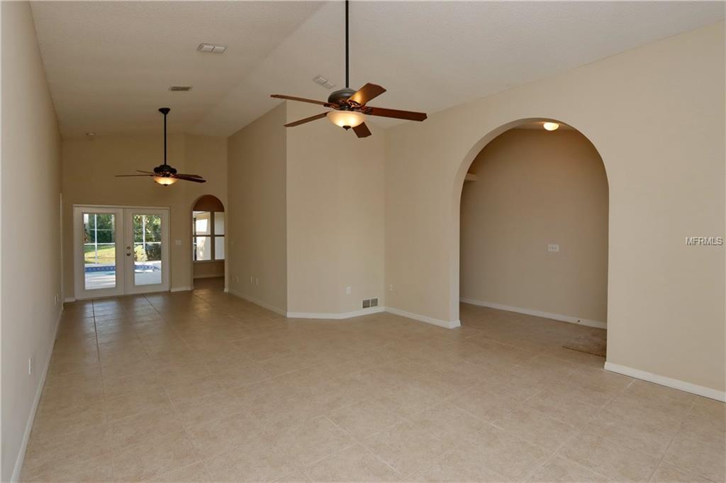 7132 40TH LANE E, SARASOTA, Florida 34243, 4 Bedrooms Bedrooms, 3 Rooms Rooms,2 BathroomsBathrooms,Residential,For sale,40TH,T2914644