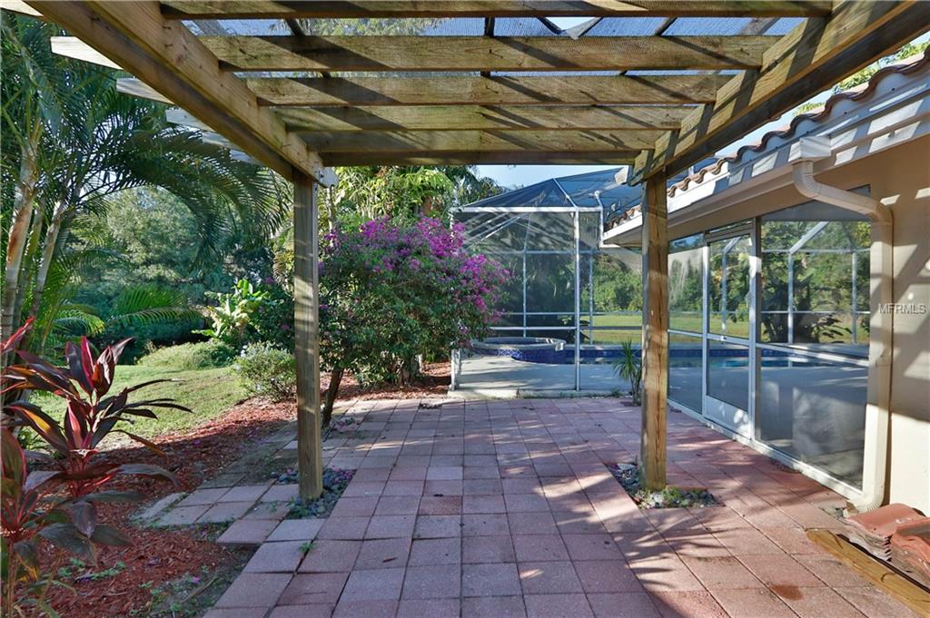 7132 40TH LANE E, SARASOTA, Florida 34243, 4 Bedrooms Bedrooms, 3 Rooms Rooms,2 BathroomsBathrooms,Residential,For sale,40TH,T2914644