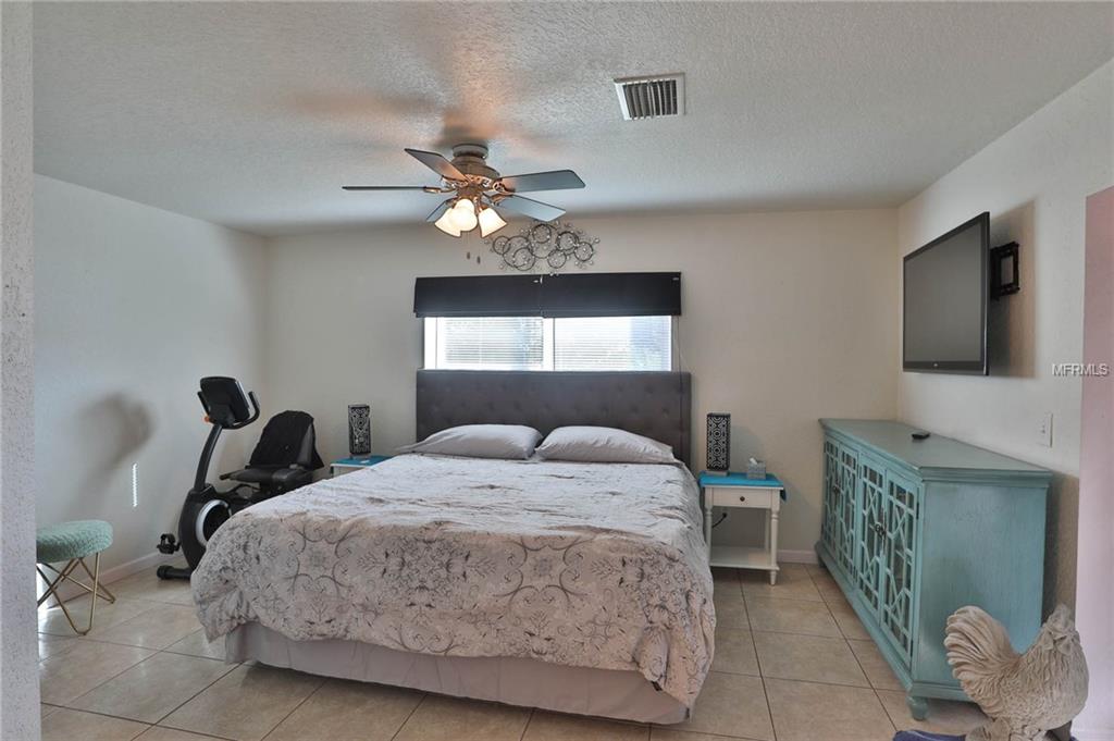 1501 COUNTRY LANE E, CLEARWATER, Florida 33759, 3 Bedrooms Bedrooms, 7 Rooms Rooms,2 BathroomsBathrooms,Residential,For sale,COUNTRY,U7845723