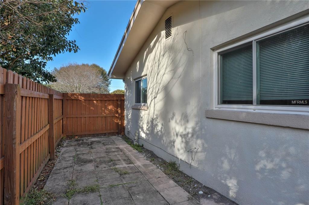 1501 COUNTRY LANE E, CLEARWATER, Florida 33759, 3 Bedrooms Bedrooms, 7 Rooms Rooms,2 BathroomsBathrooms,Residential,For sale,COUNTRY,U7845723