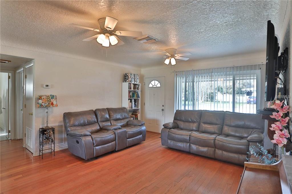 1501 COUNTRY LANE E, CLEARWATER, Florida 33759, 3 Bedrooms Bedrooms, 7 Rooms Rooms,2 BathroomsBathrooms,Residential,For sale,COUNTRY,U7845723