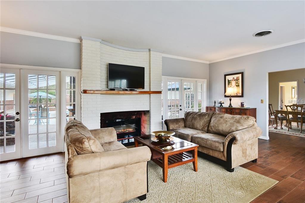 1000 E BERESFORD AVENUE, DELAND, Florida 32724, 4 Bedrooms Bedrooms, 10 Rooms Rooms,6 BathroomsBathrooms,Residential,For sale,BERESFORD,V4722711