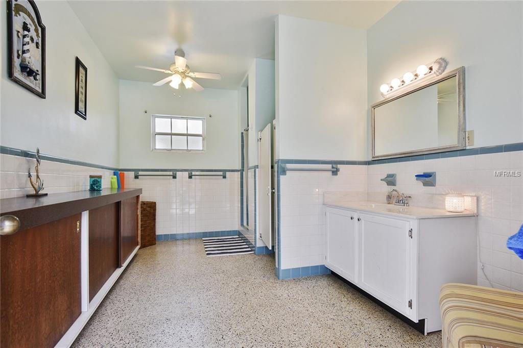 1000 E BERESFORD AVENUE, DELAND, Florida 32724, 4 Bedrooms Bedrooms, 10 Rooms Rooms,6 BathroomsBathrooms,Residential,For sale,BERESFORD,V4722711