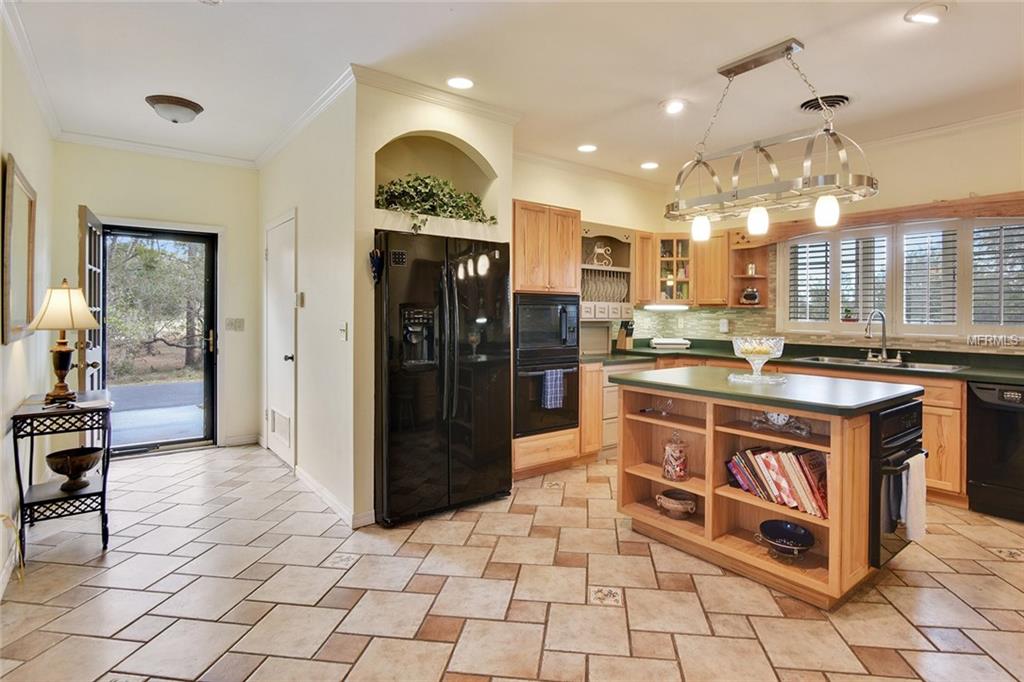 1000 E BERESFORD AVENUE, DELAND, Florida 32724, 4 Bedrooms Bedrooms, 10 Rooms Rooms,6 BathroomsBathrooms,Residential,For sale,BERESFORD,V4722711