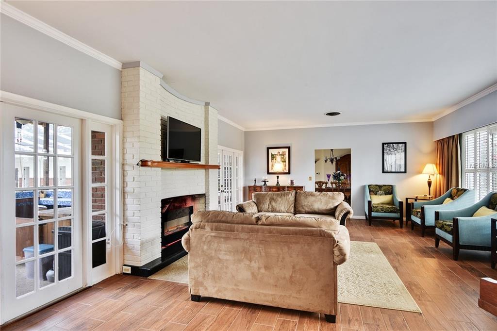 1000 E BERESFORD AVENUE, DELAND, Florida 32724, 4 Bedrooms Bedrooms, 10 Rooms Rooms,6 BathroomsBathrooms,Residential,For sale,BERESFORD,V4722711