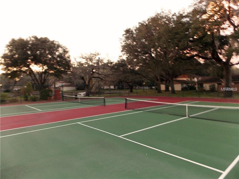 7803 LEMONWOOD COURT, TEMPLE TERRACE, Florida 33637, 3 Bedrooms Bedrooms, 5 Rooms Rooms,2 BathroomsBathrooms,Residential,For sale,LEMONWOOD,T2928441