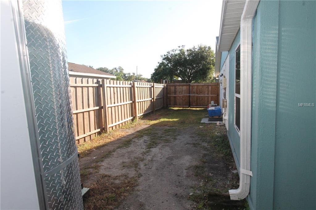 3180 LOCKWOOD LAKE CIRCLE, SARASOTA, Florida 34234, 3 Bedrooms Bedrooms, 7 Rooms Rooms,2 BathroomsBathrooms,Residential,For sale,LOCKWOOD LAKE,A4198816